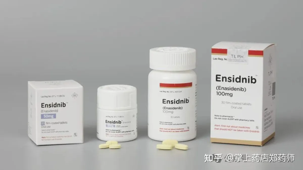 医院药房窗口，患者咨询靶向药供应